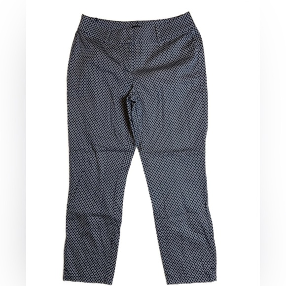 ⭐️ 3For$25 Ann Taylor Curvy Capris - Picture 1 of 6